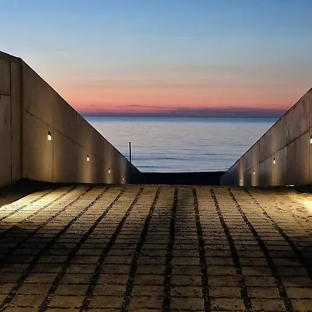 Daire Shellter - Z Widokiem Na Morze